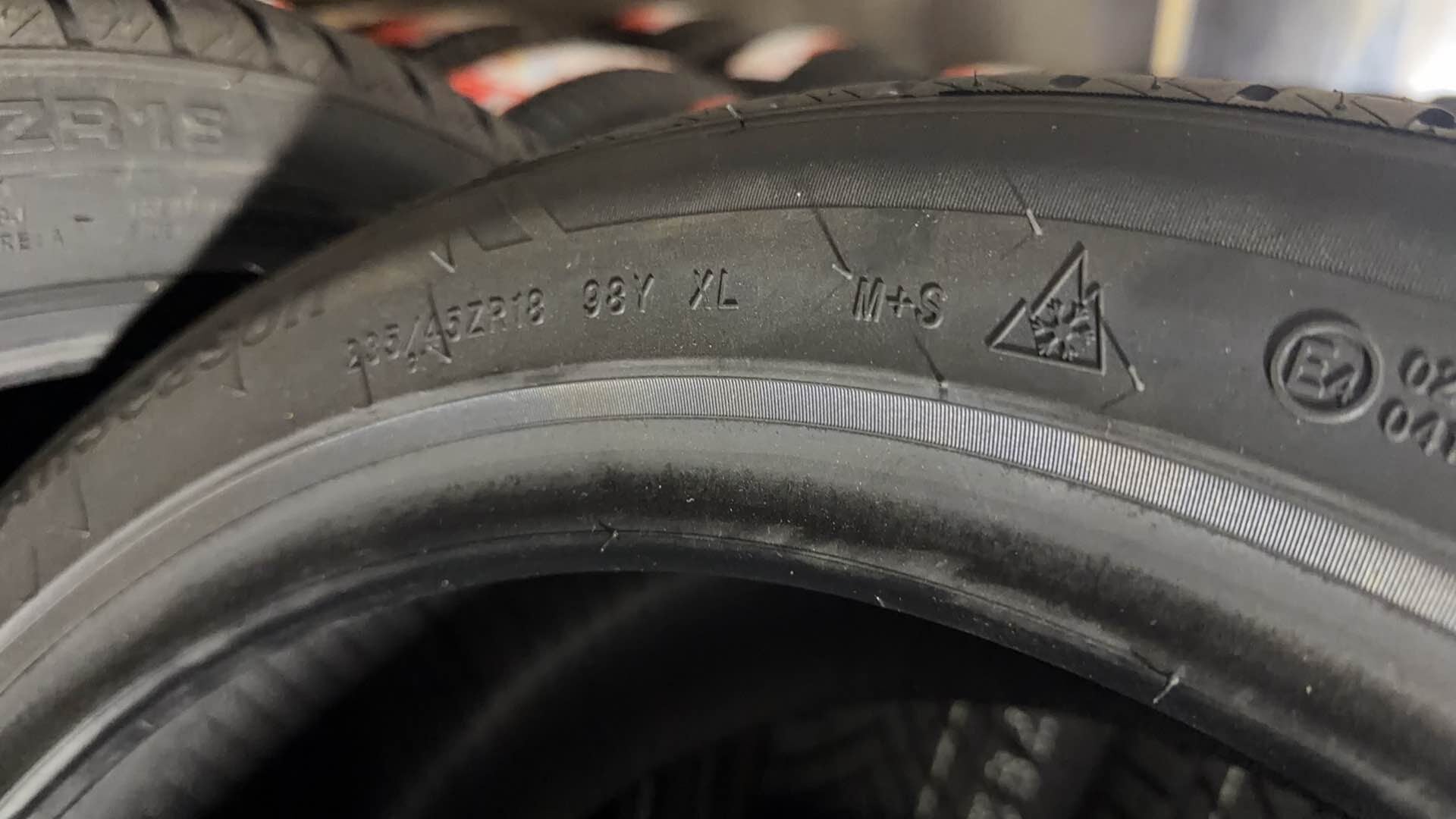 235/45zr18 xl 98y mk625 all season Mileking