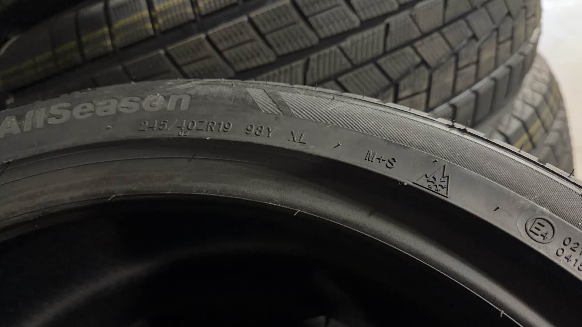 245/40zr19 98y mk625 all season Mileking