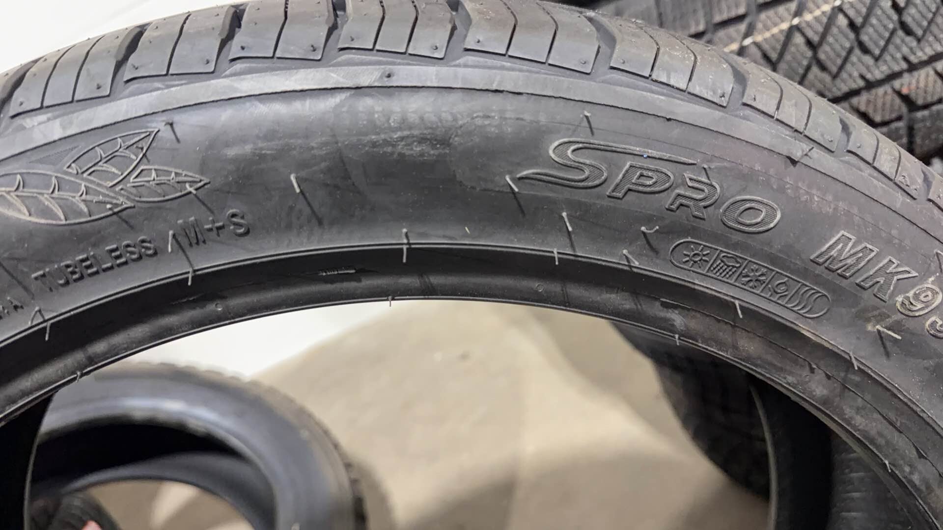 235/45zr20 xl 100w mk937 all season Mileking