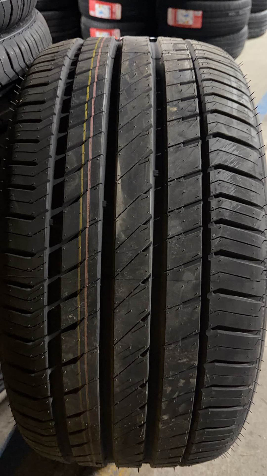 295/35zr21 107w ACTIVE V02 all season Vinmax