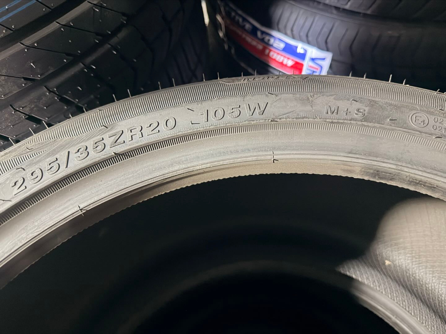 295/35zr20 105w ACTIVE V02 all season Vinmax