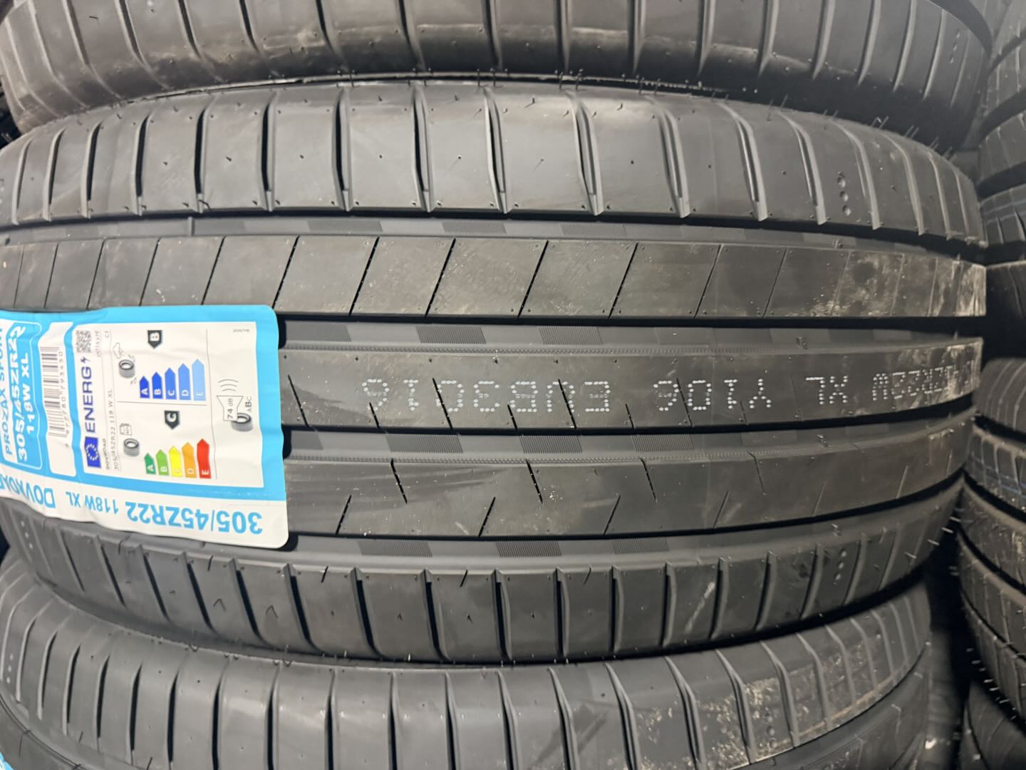 305/45zr22 118w PROZAXSPORT all season Dovroad