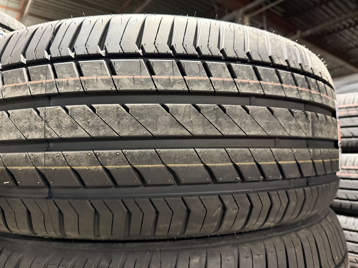 285/45zr22 114w ACTIVE V02 all season Vinmax