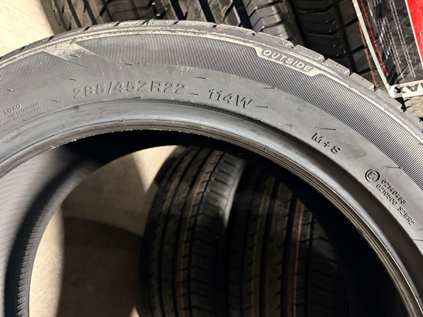 285/45zr22 114w ACTIVE V02 all season Vinmax
