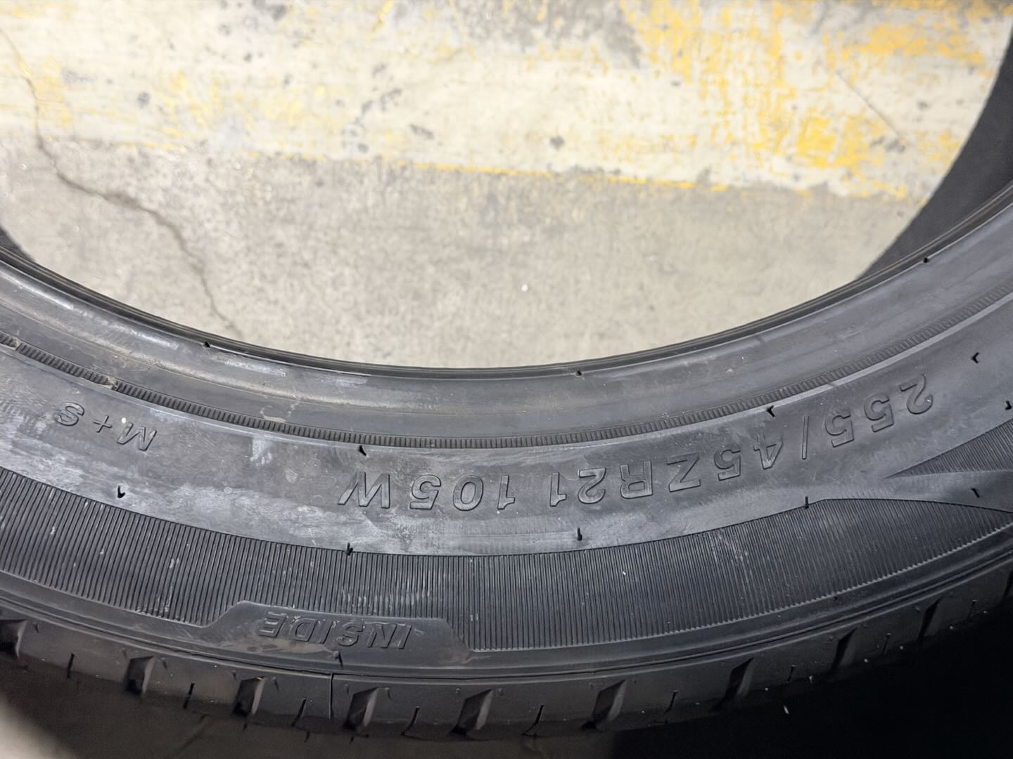 255/45zr21 105w ACTIVE V02 all season Vinmax