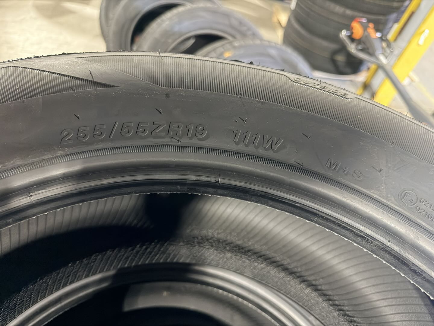 255/55zr19 111w ACTIVE V02 all season Vinmax
