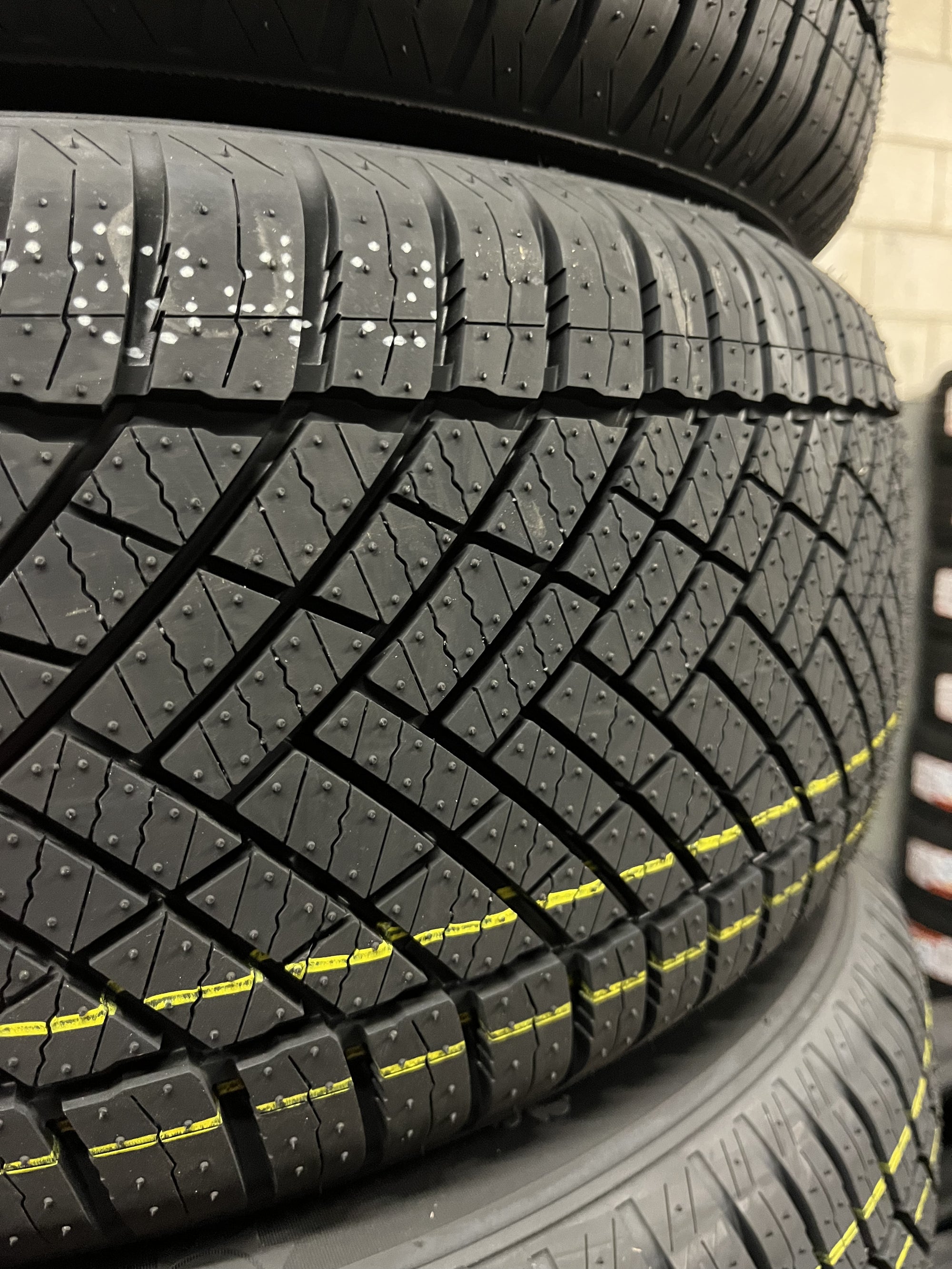 215/55zr17 98w mk625 all season Mileking