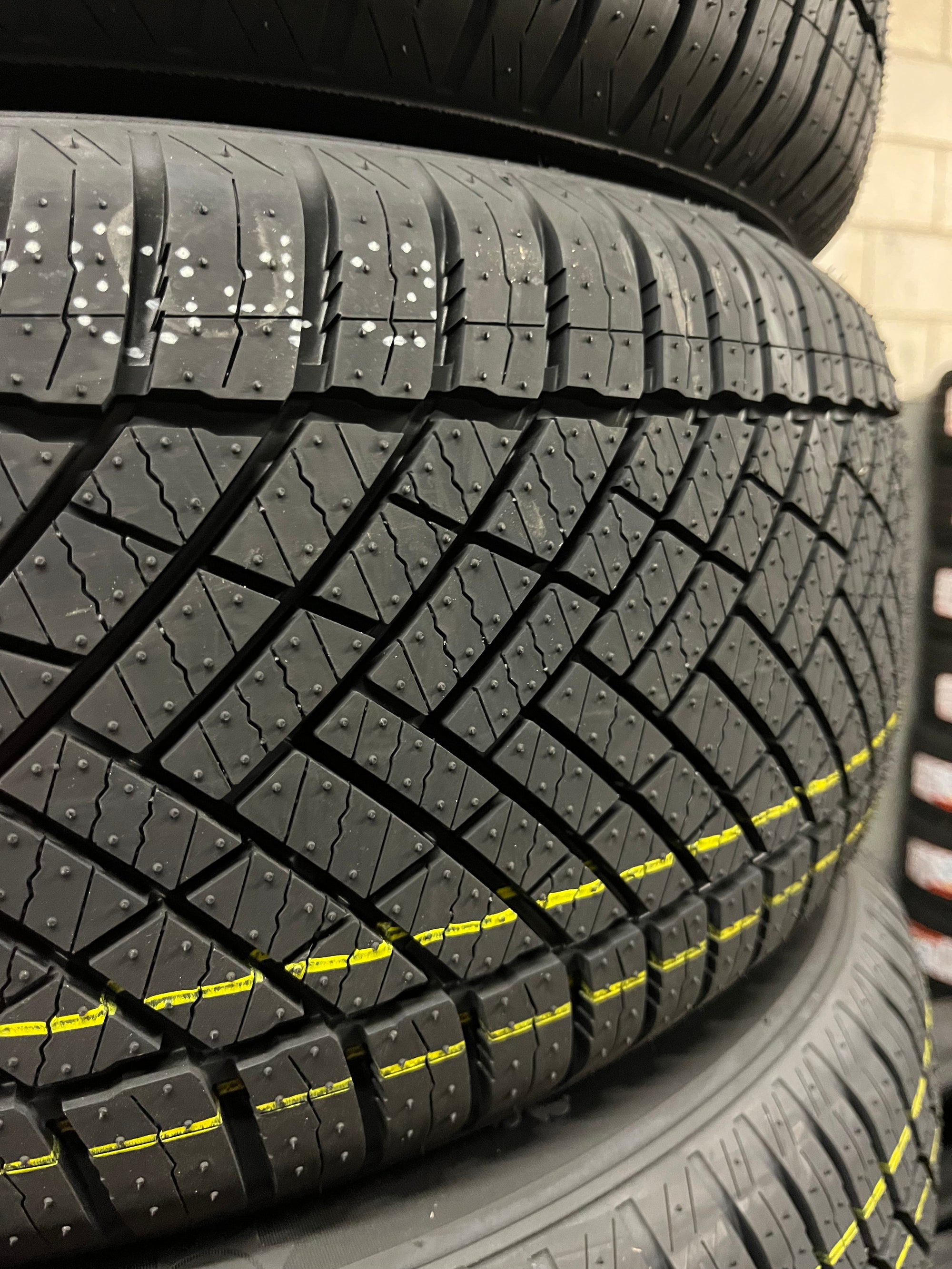 225/55zr17 xl 101w mk625 all season Mileking