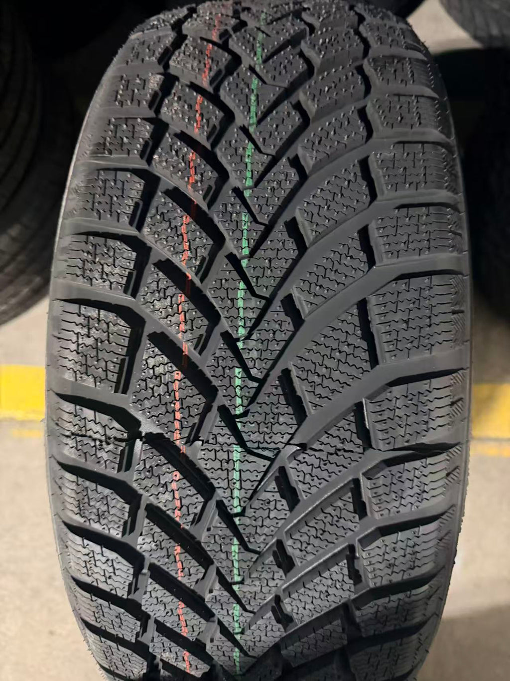 235/55r17 99t mk617 winter Mileking