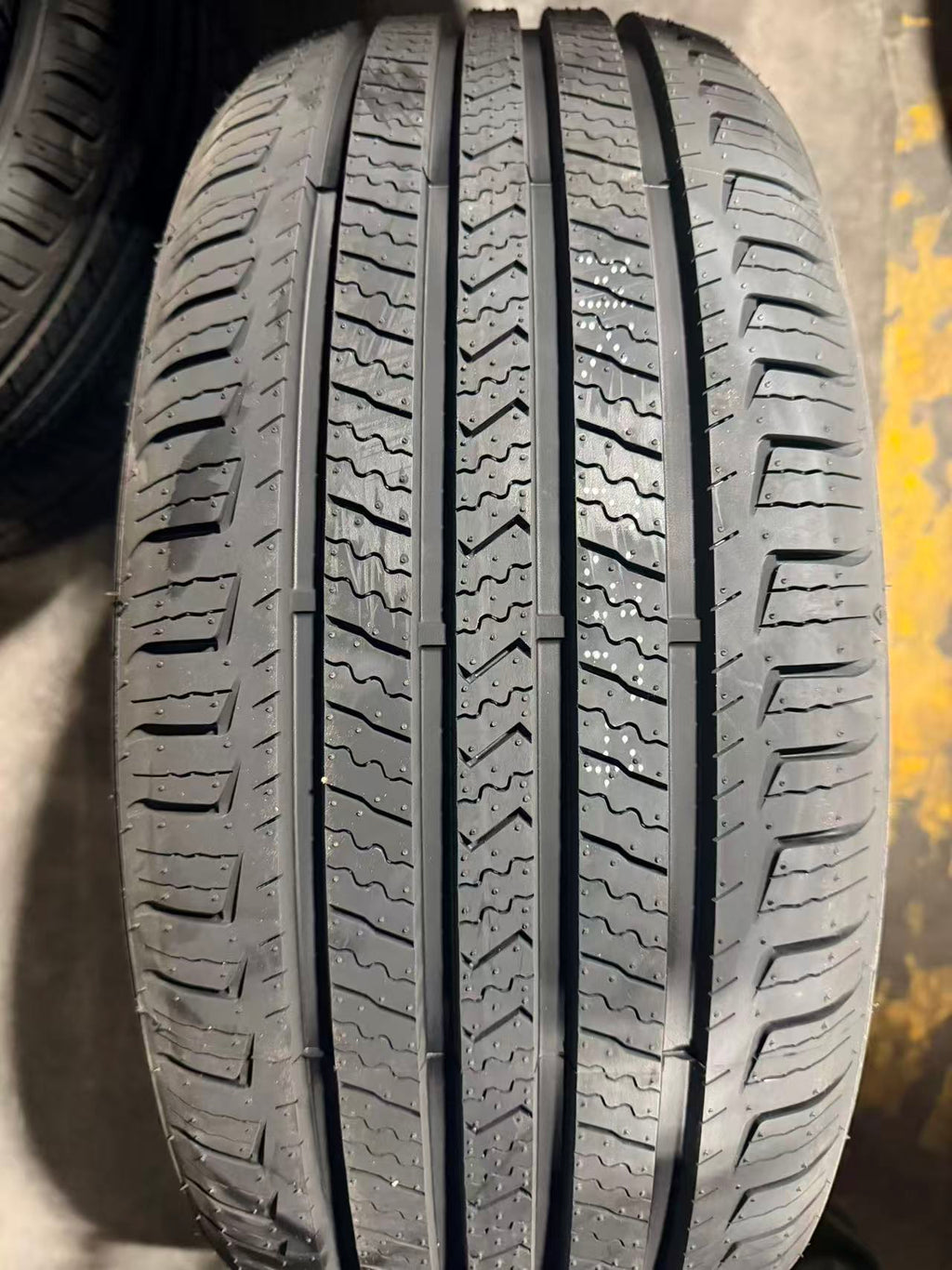 235/65r17 104h mk837 all season Mileking