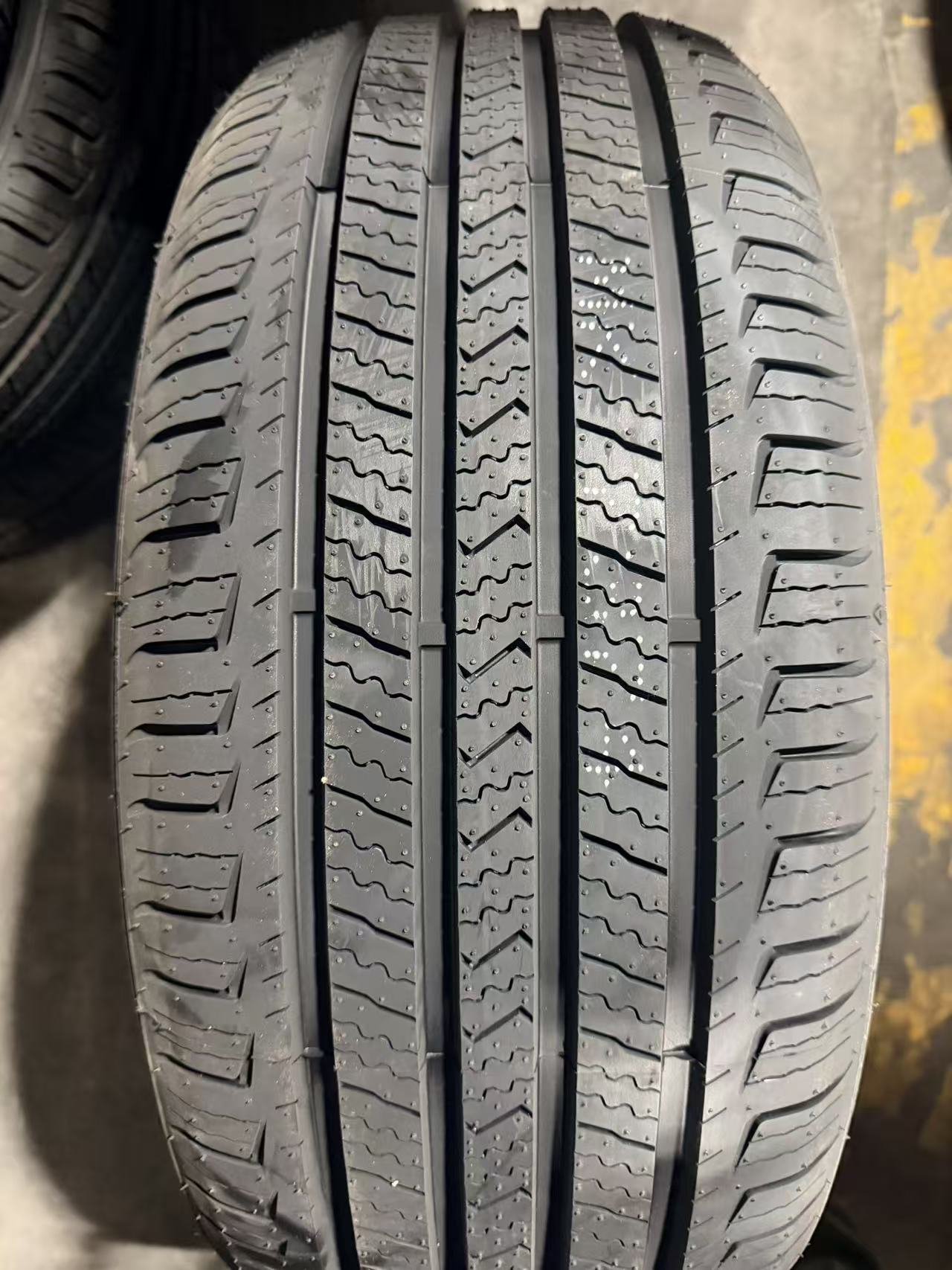 235/65r17 104h mk837 all season Mileking