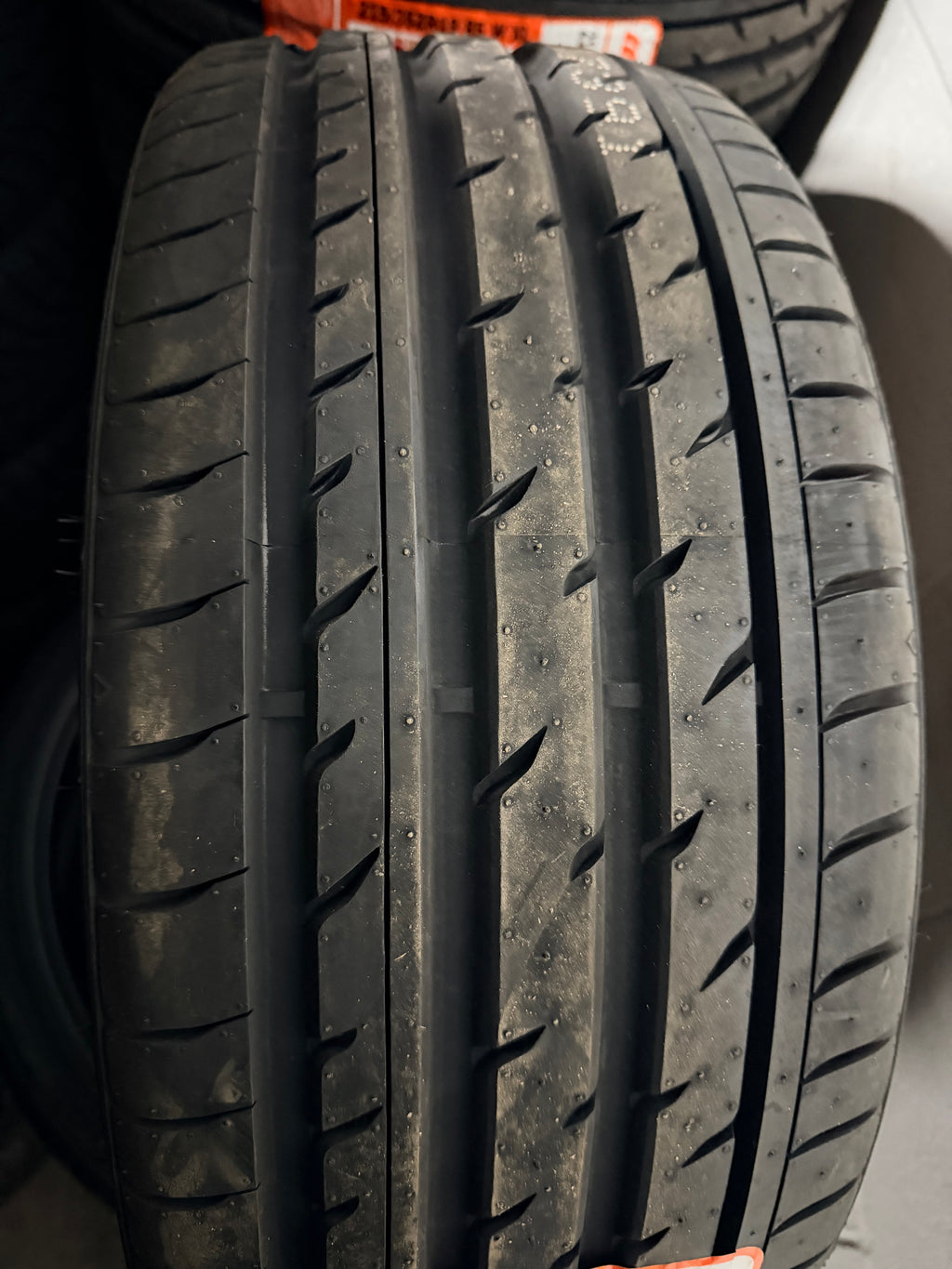 235/40zr18 xl 95w mk927 Mileking