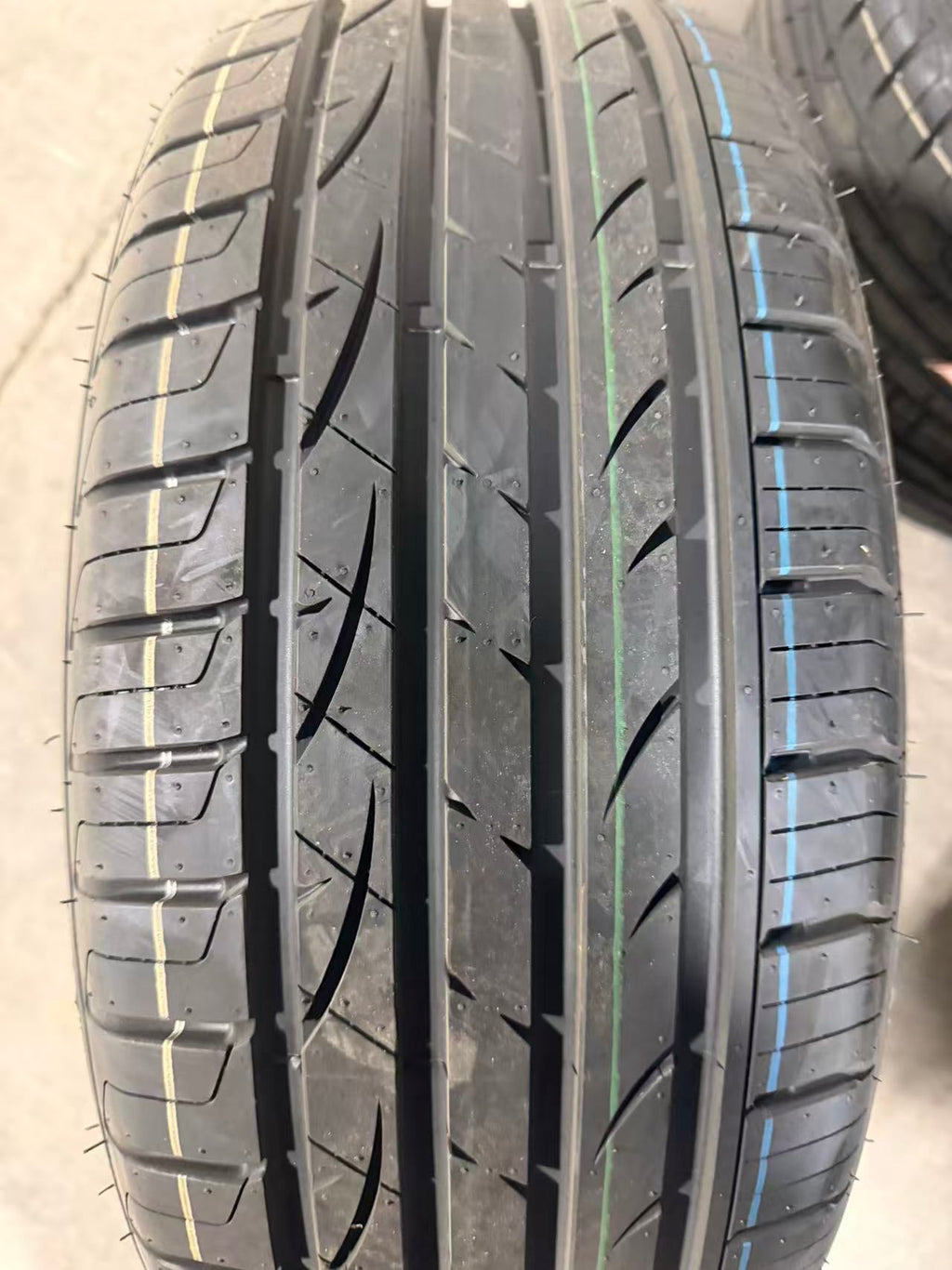 235/50r19 99v mk937 all season Mileking